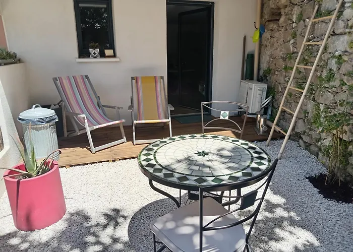 Studio En Rez De Jardin